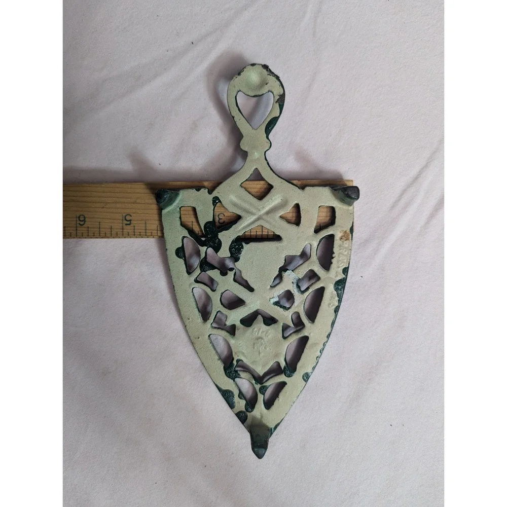 Vintage trivet green painted cast iron metal president Adams‎ with handle
